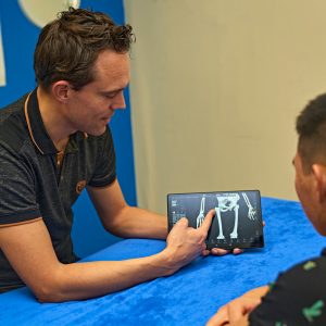 osteorijswijk-Jeroen-van-Leeuwen-osteopaat-osteopathie-hoofdpijn-spanningshoofdpijn-Clusterhoofdpijn-Migraine-Kaakklachten-Sinusitis-Duizeligheid-nekpijn-nekklachten-TOS-TOCS-Thoracic Outlet Syndroom-Erin geschoten-Zonder oorzaak-ermee opgestaan-Op de tocht gezeten-Whiplash-Restklachten na operatie-nekhernia-rugpijn-rugklachten-Door de rug gegaan-Vastzittend gevoel-Hernia achtige klachten-ischias-uitstralingssensaties-hernia-bekkenklachten-bekkenpijn-Scheefstand-Bekkeninstabiliteit-Verzakkingen-heuppijn-heupklachten-Liespijn-restklachten na een plaatsing van een kunstheup / heupprothese-kniepijn-knieklachten-Restklachten na plaatsing van een nieuwe knie / knieprothese-Restklachten na een meniscusoperatie-Restklachten na een voorste kruisband vervanging-enkelpijn-enkelklachten-voetpijn-voetklachten-Hielspoor-schouderpijn-schouderklachten-Ontstekingen-slijmbeursontsteking-peesontsteking-Frozen shoulder-Restklachten na een totale schouder vervanging / schouderprothese-elleboogpijn-elleboogklachten-Tenniselleboog-Golfersarm-Cubitaal tunnel syndroom-polspijn-polsklachten-handklachten-handpijn-Carpaal tunnelsyndroom-Quervain-Dupuytren-Restklachten na een operatie-sportblessures-buikpijn-buikklachten-Buikkrampen-Prikkelbaar Darm Syndroom-PDS-IBS-Verstopping-Diarree-Plasproblematiek-plasproblemen-Opgeblazen buik-Problemen met de stoelgang-buikoperatie-blindedarmontsteking-borstpijn-borstklachten-Pijn in de borststreek-Ademhalingsproblematiek-Syndroom van Tietze-Rijswijk-Den Haag-de Lier-Wateringen-Westland-Voorburg-Leidschendam-Den Hoorn-Delft-Naaldwijk-Monster-Hoek van Holland-Gravenzande-de beste osteopaat